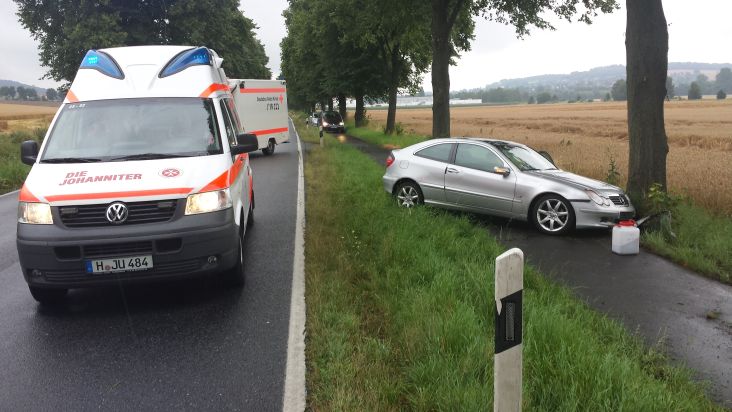 POL-HM: Schwerer Verkehrsunfall mit 6 verletzten Personen - Bundesstraße 1 gesperrt