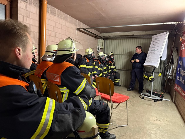 FW-OLL: Gemeindeatemschutzübung in Havekost nach neuem Konzept - Ausbildung im Vordergrund