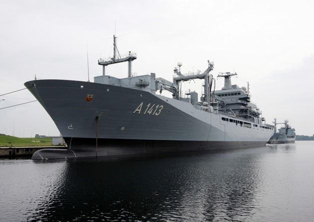 Indienststellung Einsatzgruppenversorger &quot;Bonn&quot; - &quot;Open-Ship&quot; im Anschluss an die Übergabe am Bontekai in Wilhelmshaven (BILD)