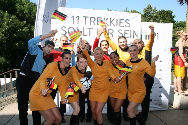 Bilderstrecke FIFA WM 2010: Galaktische Hilfe für Jogis Jungs / &quot;Star Trek&quot;-Besatzung feiert Einzug ins WM-Halbfinale