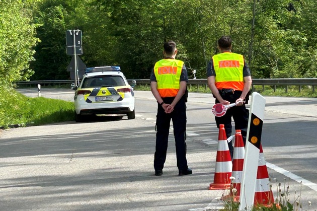 HZA-RO: Bundesweite Schwerpunktpr&uuml;fung in der Kurier-, Express- und Paketbranche / zahlreiche Z&ouml;llnerinnen und Z&ouml;llner des Hauptzollamts Rosenheim im Einsatz