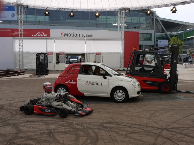 Elektromobilität: Heute schon machbar und bezahlbar / Linde Material Handling stellt Nachrüstlösungen für E-Fahrzeuge vor (BILD)