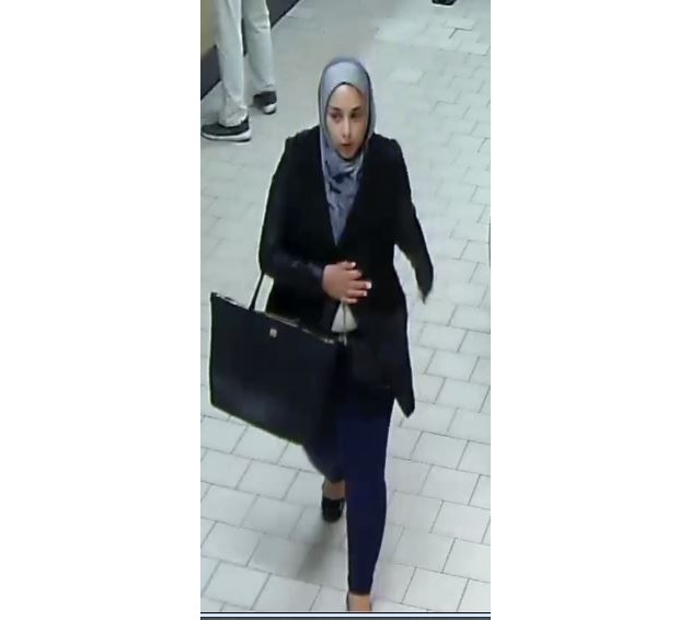 POL-BN: Foto-Fahndung: Mutmaßliche Handtaschendiebe hoben mit gestohlener Karte Geld ab - Wer kennt diese Personen?
