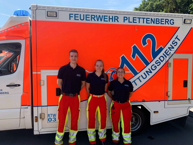 FW-PL: Ersten drei Auszubildende beenden erfolgreich ihre Ausbildung zum/zur Notfallsanitäter/-in und verstärken ab sofort das Team der Feuer- und Rettungswache.