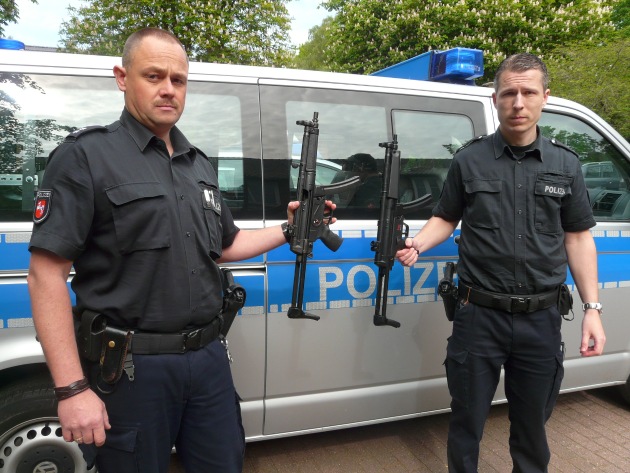 POL-WL: Winsen/L. - Polizei stellt Waffen sicher ++ Heidenau - Versuchter Einbruch in Einfamilienhaus ++ Winsen/L. - Einbruch in Cafeteria ++  Maschen - Mit 2,56 Promille unterwegs
