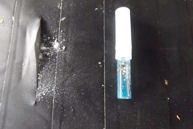 ZOLL-E: Kokain im doppelten Boden 
- Zollhund &quot;Kees&quot; entdeckt 3 kg Kokain im Transit am Flughafen Düsseldorf