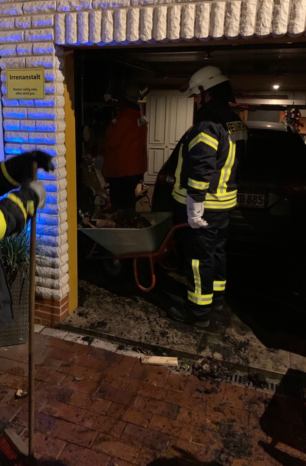 FFW Schiffdorf: Feuer in Garage endet Glimpflich