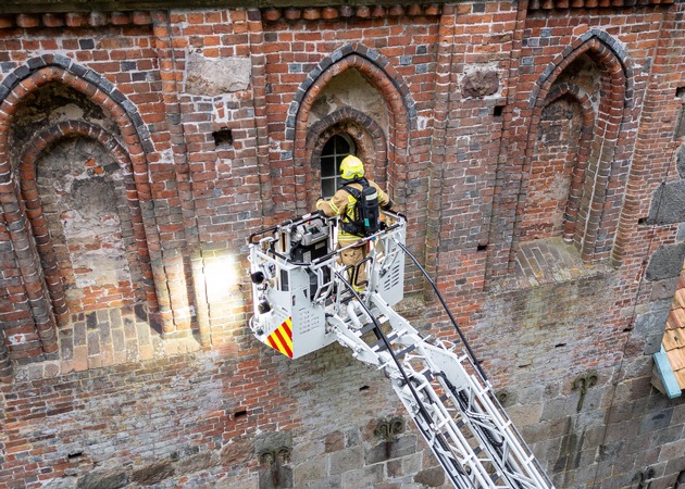 FW-OLL: Großangelegte Übung an der Alexanderkirche in Wildeshausen