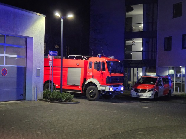 FW Datteln: Brennende Zigaretten und Papier lösen Großalarm am St. Vincenz Krankenhaus in Datteln aus