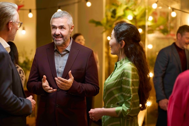 Das wird ein Fest für die Ohren – dank Künstlicher Intelligenz: Wie das kleinste KI-Hörgerät der Welt die Weihnachtsfreuden rettet