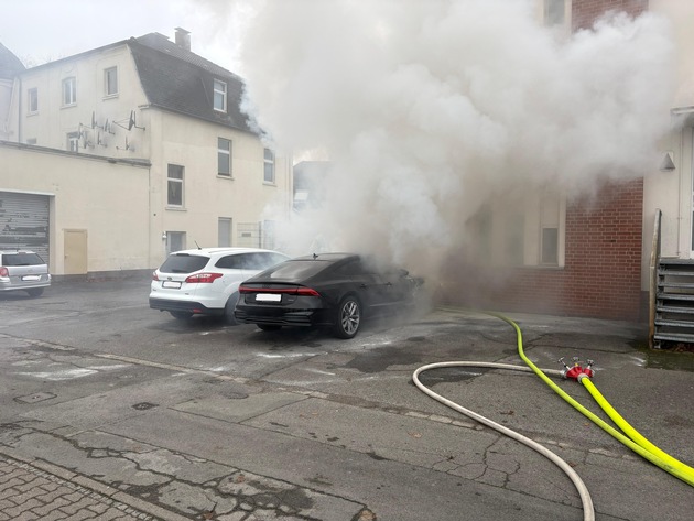 FW-WRN: PKW-Brand in der Lippestraße