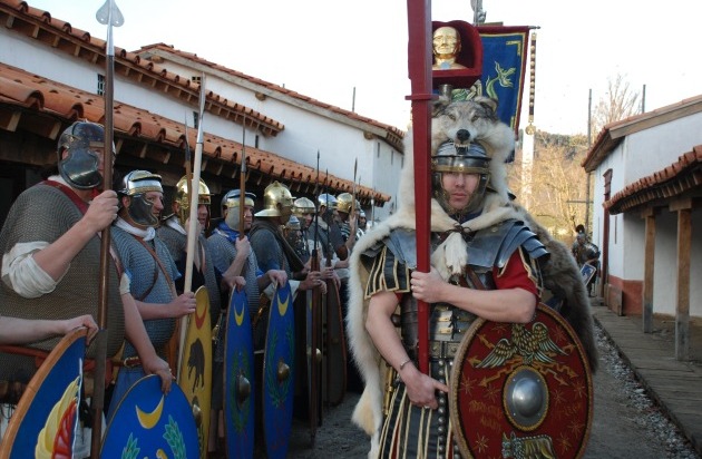 Museum Aargau: Römische Legionen marschieren in Vindonissa ein / Am Wochenende vom 28./29. Juli erlebt das Publikum die Armee der Caesaren in Aktion