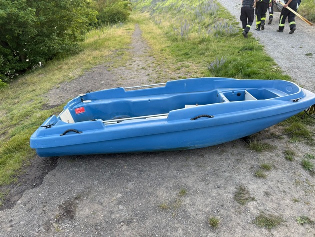 POL-HAM: Eigentümer gesucht: Wem gehört dieses Boot?