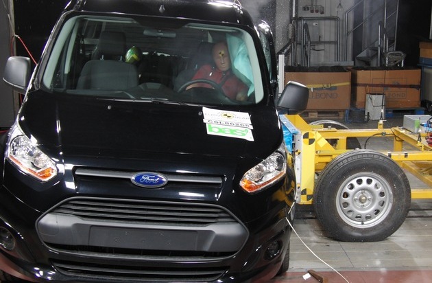 Ford-Werke GmbH: Euro NCAP-Crashtest: Neuer Ford Tourneo Connect erhielt fünf Sterne - als erster Personentransporter seines Segments (FOTO)