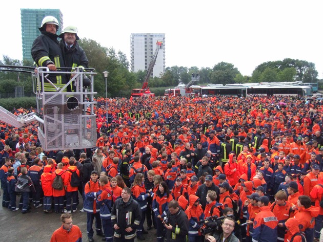 FW-LFVSH: Was für ein Bild: 4080 Jugendfeuerwehrangehörige im Hansa-Park