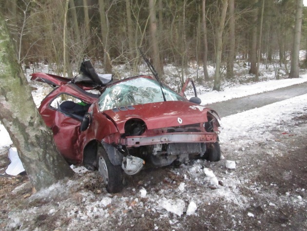 POL-WL: Vekehrsunfall mit Bus + Einbruch + Alkohol am Steuer + Brand von Gartenlaube + Schwerer Verkehrsunfall + Widerstand gegen Polizeibeamte