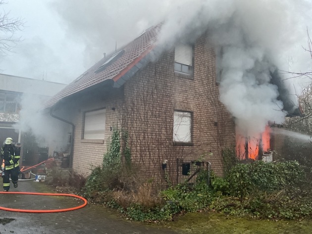 FW-DO: Feuer in Dortmund-H&ouml;chsten / Brand eines Einfamilienhauses