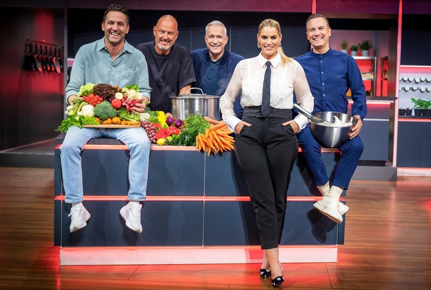 "Da knallt's, da ballert's." "Promi Taste"-Juror Tim Raue ist verliebt in den ersten Löffel von Reality-Star Melody Haase