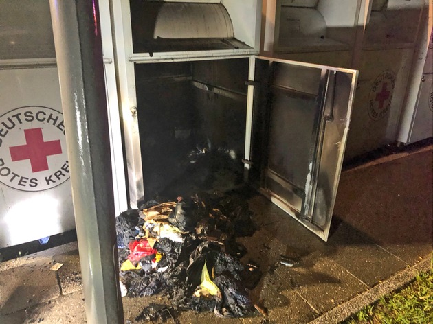 POL-ME: Altkleidercontainer wurde in Brand gesetzt - Wülfrath - 2105036