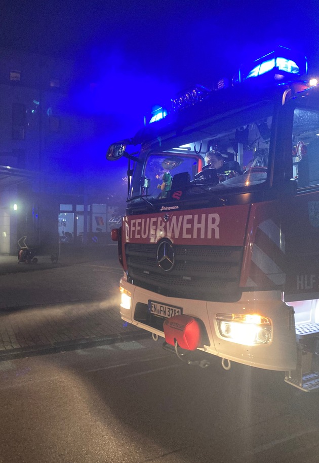 FW-EN: Vier ausgelöste Brandmeldeanlage innerhalb einer Stunde - Feuerwehr Hattingen war am frühen Morgen im Dauereinsatz