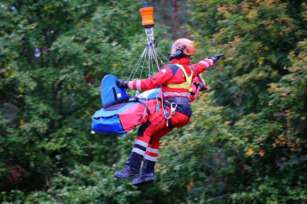 Das Präzisions-Training fliegender Lebensretter / Crewtraining mit Rettungshubschrauber