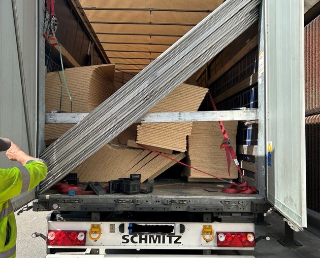 POL-PDLD: A65/Edenkoben - Ungesicherte Ladung