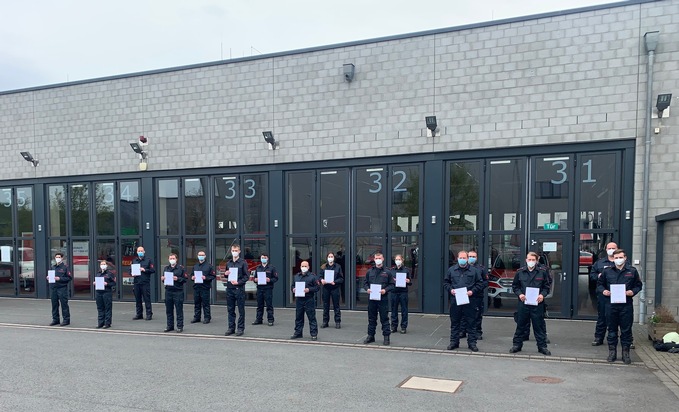 FW Dinslaken: 17 neue Einsatzkräfte für die Freiwillige Feuerwehr Dinslaken