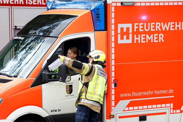 FW-MK: CO Austritt in Wohnhaus, ein Bewohner verstorben