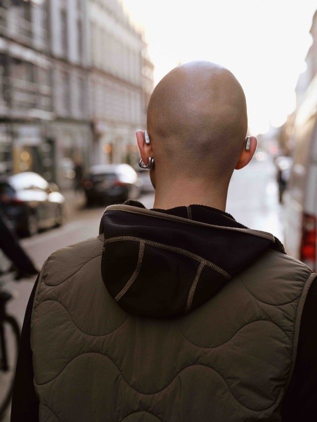 Wegweisende Foto-Kampagne &bdquo;The New Norm&ldquo; mit neuen Motiven: GN unterst&uuml;tzt H&ouml;rakustiker mit weiteren, frei nutzbaren Profi-Bildern zum Leben mit modernen H&ouml;rsystemen