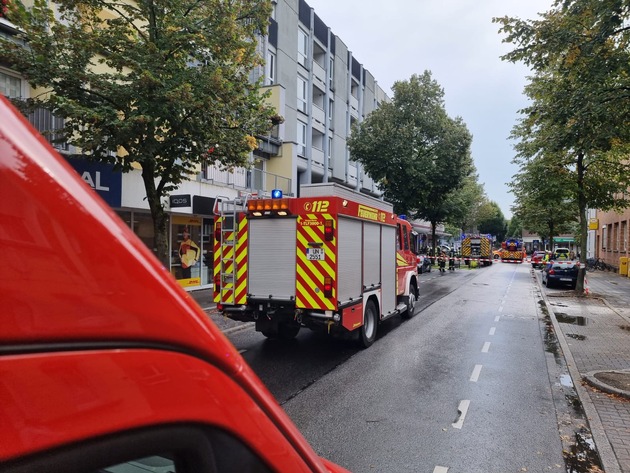 FW-WRN: Brand in einer Zwischendecke alarmiert die Feuerwehr