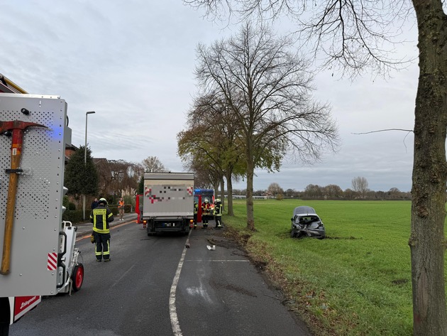 FW-Schermbeck: Unfall mit parkendem PKW