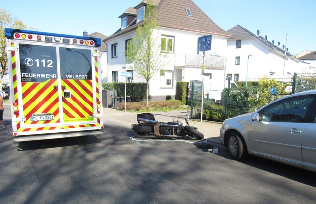POL-ME: Motorradfahrer bei Verkehrsunfall schwer verletzt - Velbert - 2004072