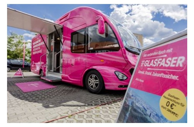 Telekom-Infomobil zum Glasfasernetz in Bad Hönningen