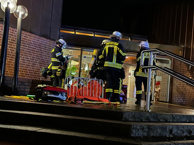 FW Hennef: B 4 Gebäude in Hochschule; Sirenenalarm