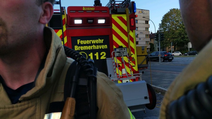 FW Bremerhaven: Küchenbrand in Mehrfamilienhaus