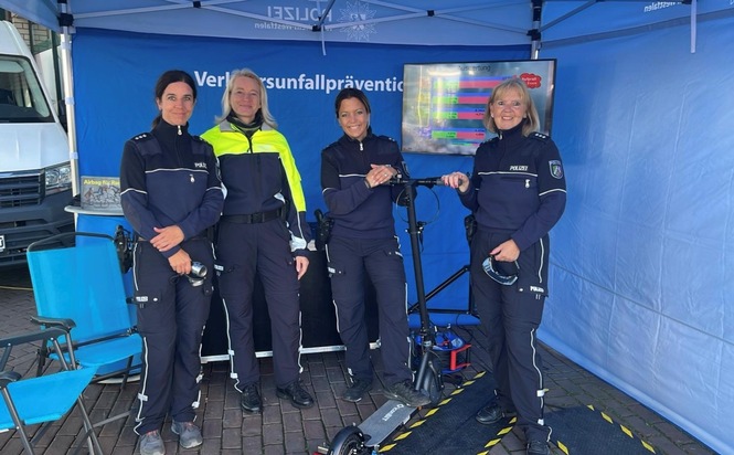 POL-KLE: Kreis Kleve - Wochenbilanz der Verkehrskontrollen / Polizei ist mit E-Scooter-Simulator und Rauschbrille auf dem Klever Stadtfest