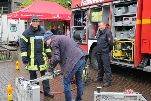 FW Mettmann: Feuerwehr Mettmann und Firetruck beim Grand Départ am 2. Juli