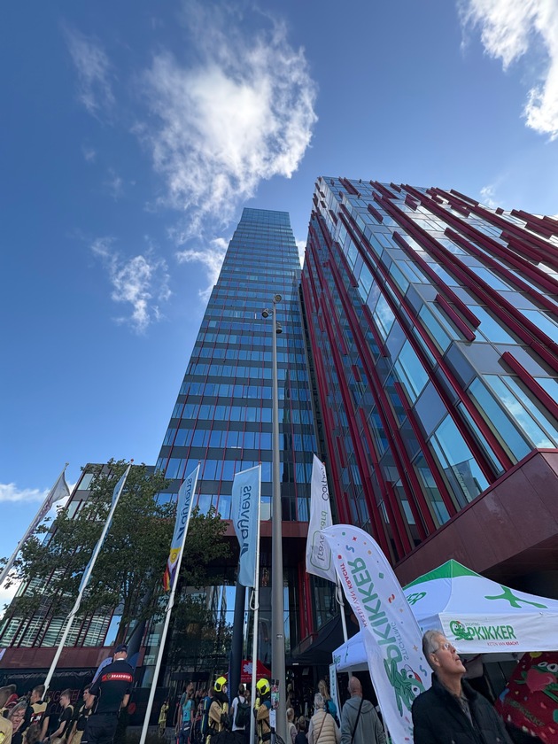 FW-KLE: Vier Klever Feuerwehrleute meistern den Firefighter Stair Climb