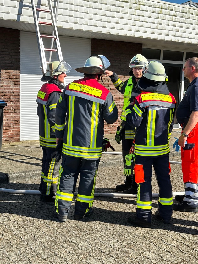 FW-ROW: Einsatz &quot;F3 - brennt Dachstuhl&quot; am 1. Mai