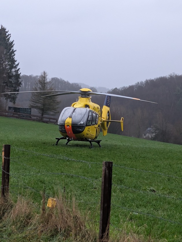 FW Overath: Fünf Verletzte nach schwerem Autounfall