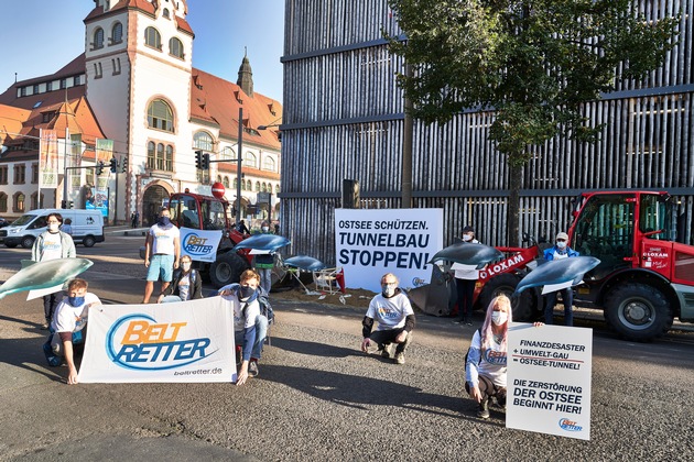 Anlässlich der Verhandlungen &quot;Feste Fehmarnbeltquerung&quot;: BELTRETTER-Aktion zum Prozessauftakt in Leipzig / &quot;Dieser monströse Tunnel darf auf keinen Fall gebaut werden!&quot;