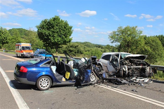 POL-PDMT: Schwerer Verkehrsunfall mit Personenschaden