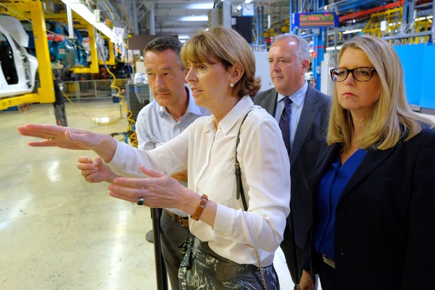 OB-Besuch bei Ford: Henriette Reker beeindruckt von hochmoderner Fiesta-Produktion (FOTO)