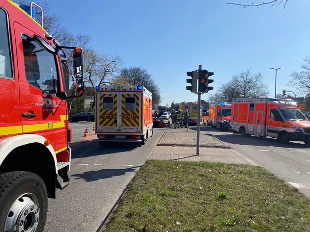 FW-PI: Schenefeld: Verkehrsunfall, vier verletzte Personen