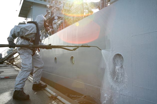 Deutsche Marine - Bilder der Woche: Giftalarm auf dem Tender &quot;Donau&quot; - Soldaten aus Höxter üben mit Marine
