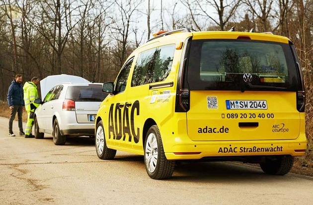 Pannenvolumen steigt an: ADAC musste 2024 über 3,6 Mio. Mal helfen / Häufigste Ursache eine defekte Batterie / Digitaler Pannennotruf sehr beliebt / Auch Fahrradpannen nehmen zu