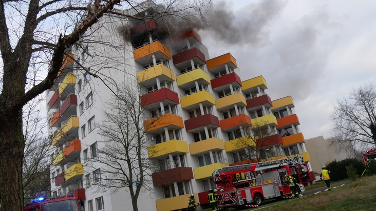 FW Celle: Wohnungsbrand im 6. OG eines Wohnkomplexes