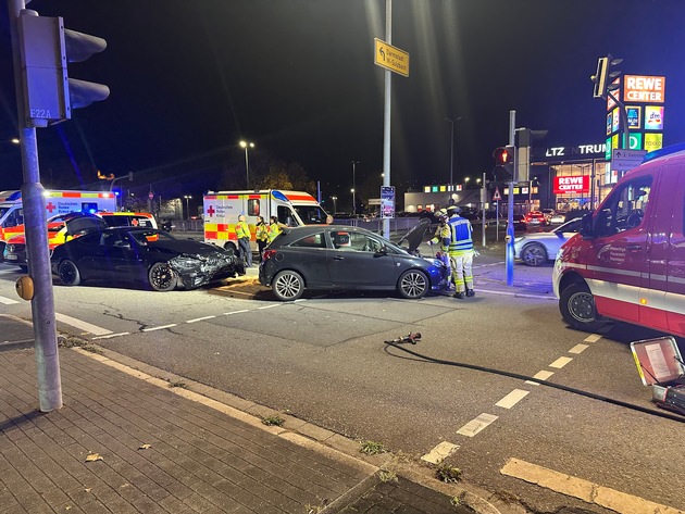 FW Weinheim: Verkehrsunfall am Abend auf der Mannheimer Straße