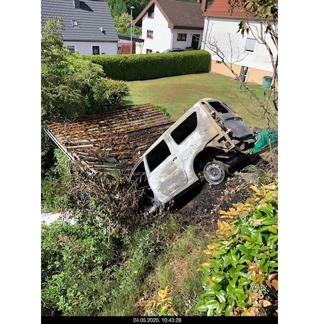 POL-PDPS: Zweibrücken - Gestohlener PKW verbrennt im Garten