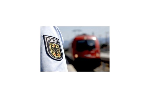 BPOL-KS: Sicherer Schulweg mit der Bahn - Bundespolizei klärte auf
